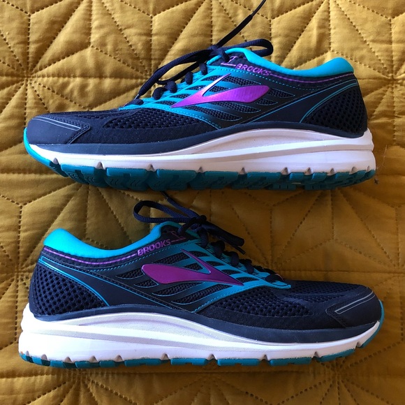 Brooks Shoes - NWT Brooks addiction 12 women’s size 10.5W